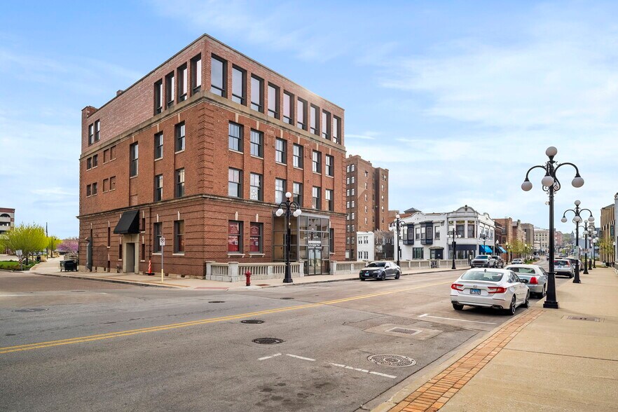 More Photos Of 31 W Downer Pl, Aurora Office For Sale