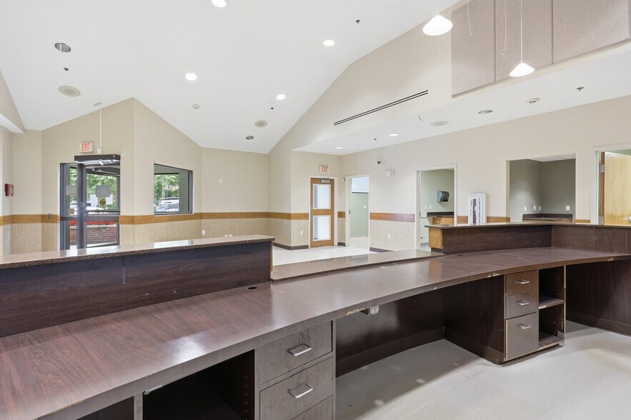 More Photos Of 180 Bear Hill Rd, Waltham Flex For Sale