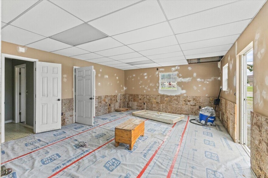 More Photos Of 3861 Highway 19 E, Elizabethton Office For Sale