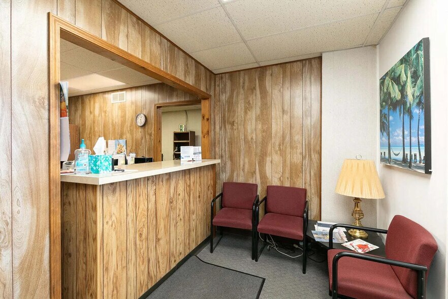 More Photos Of 105 W Cherry St, Nevada Office For Sale