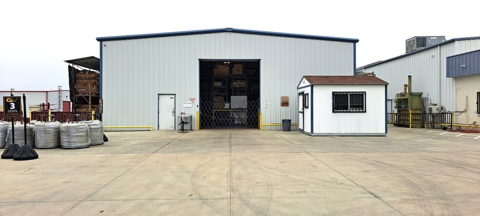 Primary Photo Of 9309 Enos Ln, Bakersfield Warehouse For Lease