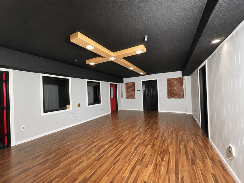 More Photos Of 917 6th Ave N, Birmingham Warehouse For Lease