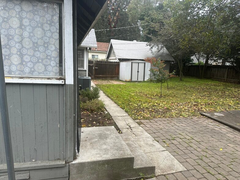 More Photos Of 150 W Stadium Dr, Stockton Apartments For Sale