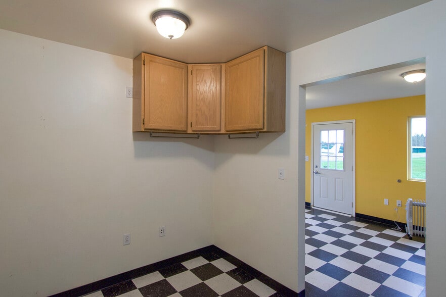 More Photos Of 191 Airport Rd, Port Townsend Airplane Hangar For Sale