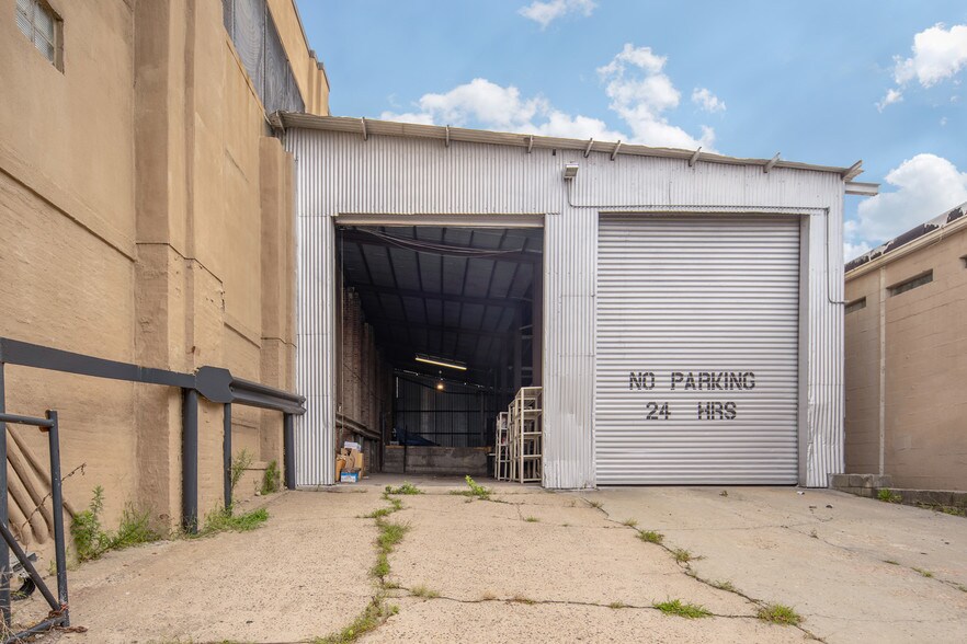 More Photos Of 86-90 Forrest St, Jersey City Warehouse For Lease