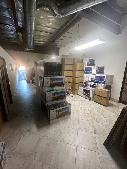 More Photos Of 16146 Leadwell St, Van Nuys Warehouse For Lease
