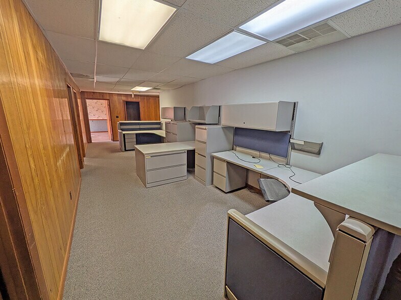 More Photos Of 2001 W Main St, Carbondale Office For Lease