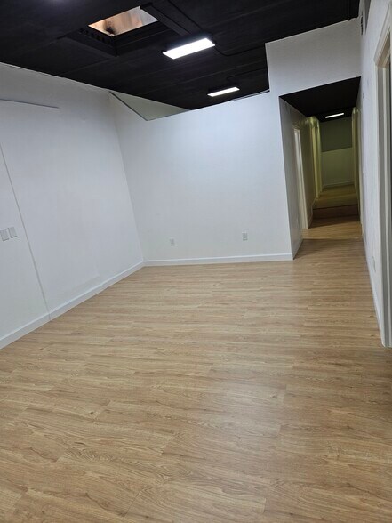 More Photos Of 14200-14238 SW 136th St, Miami Light Manufacturing For Sale