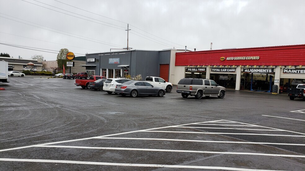 More Photos Of 710 SE Everett Mall Way, Everett General Retail For Lease