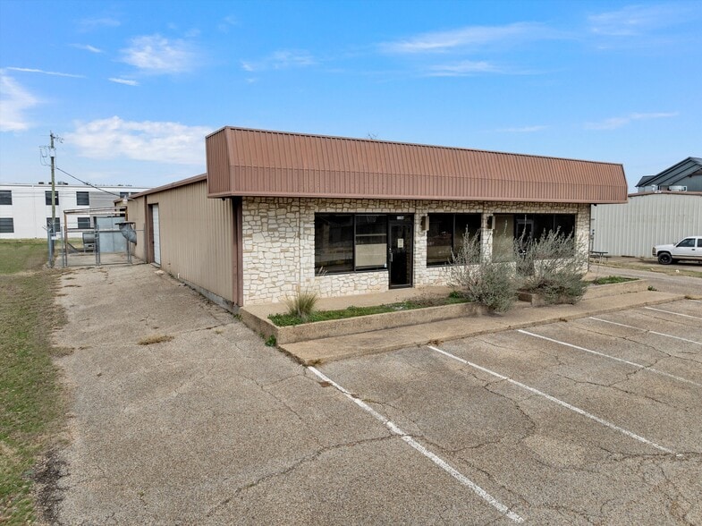 More Photos Of 110 Post Office Dr, Hewitt Warehouse For Sale