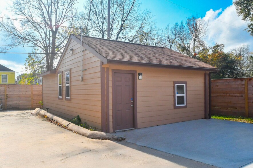 More Photos Of 4928 Old Spanish Trl, Houston Office For Sale