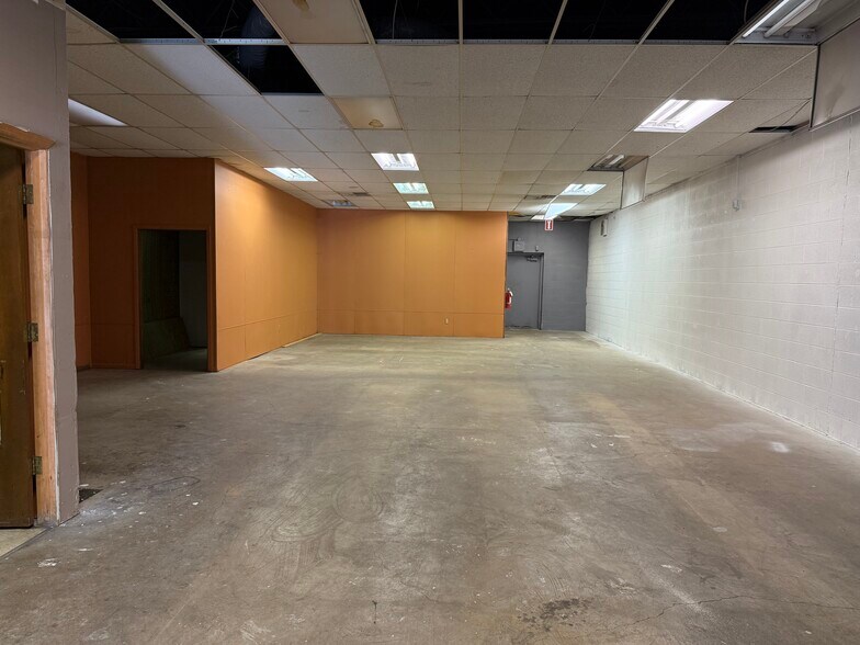 More Photos Of 605-619 S Main St, De Forest Unknown For Lease