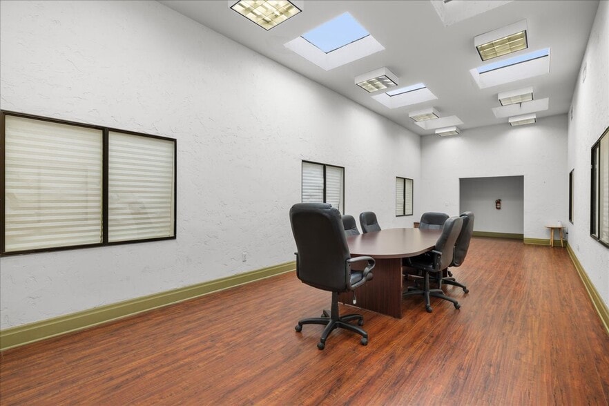 More Photos Of 1002-1008 S Pacific Ave, San Pedro Storefront Retail Office For Lease