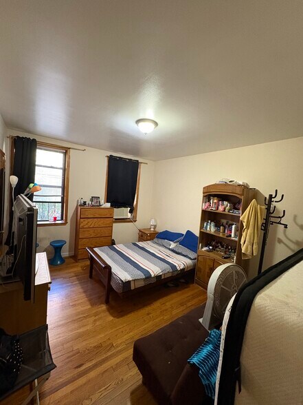 More Photos Of 3552 94th St, Flushing Apartments For Sale