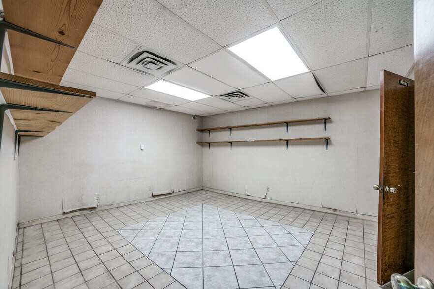 More Photos Of 6301 Mcpherson Rd, Laredo Distribution For Sale