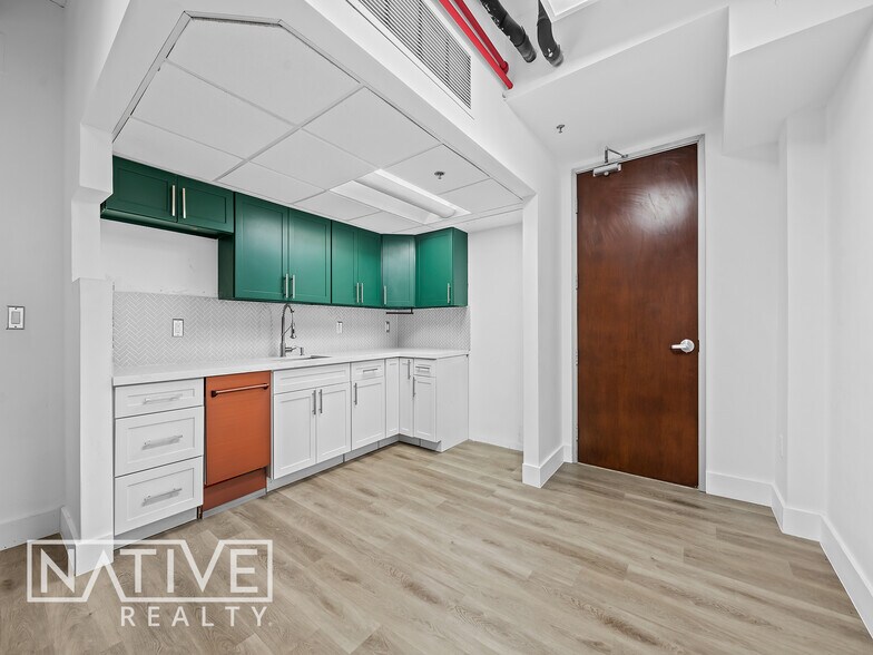 More Photos Of 14 NE 1st Ave, Miami Office For Sale