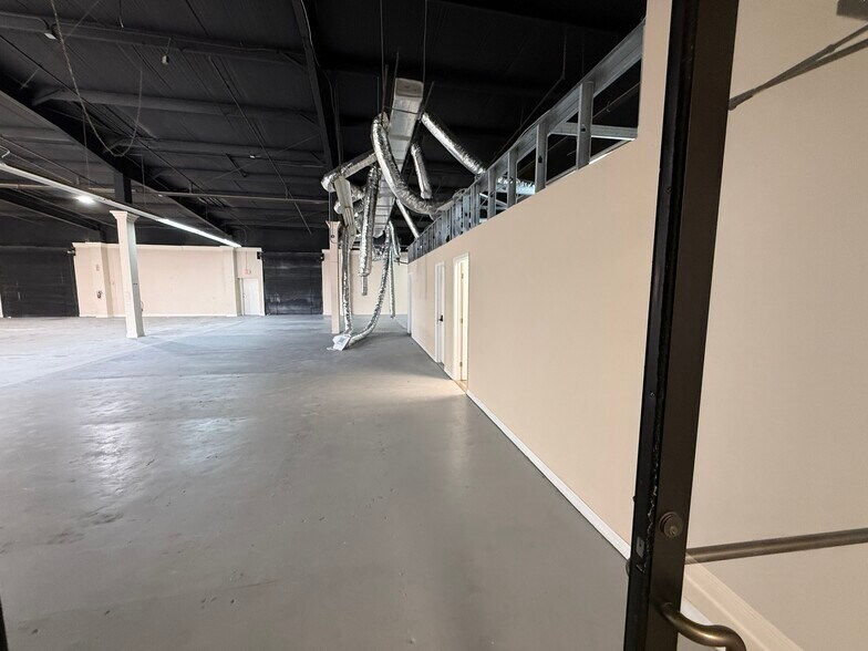 More Photos Of 11300 Space Blvd, Orlando Unknown For Lease