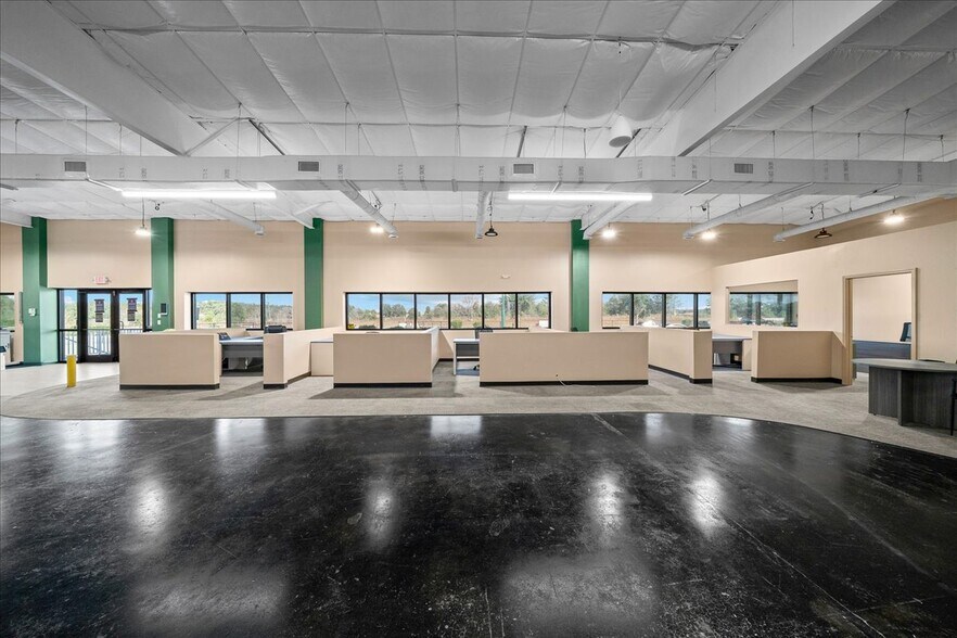 More Photos Of 13866 S Us-441, Summerfield Office For Sale