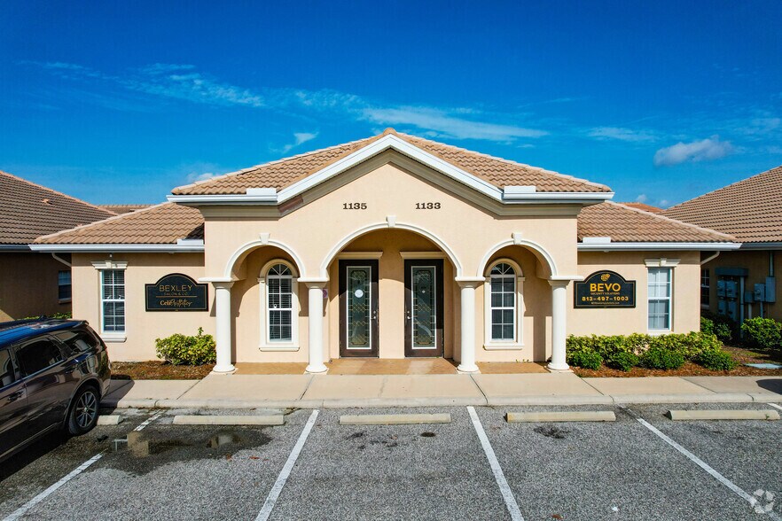 More Photos Of 1133-1135 Professional Park Dr, Brandon Medical For Lease