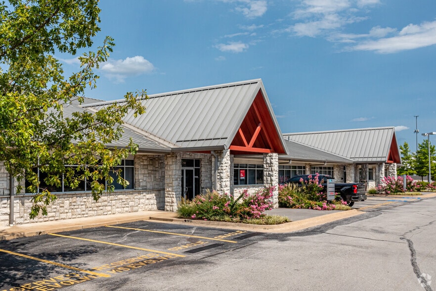 More Photos Of 2501 Technology Dr, Bentonville Unknown For Lease