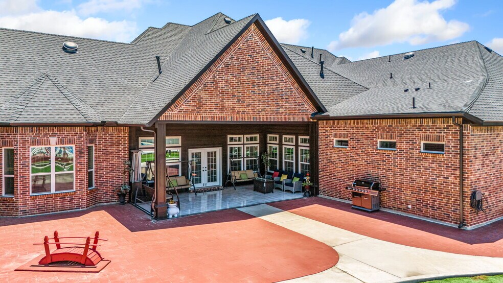 More Photos Of 703 E Oates Rd, Garland Unknown For Lease