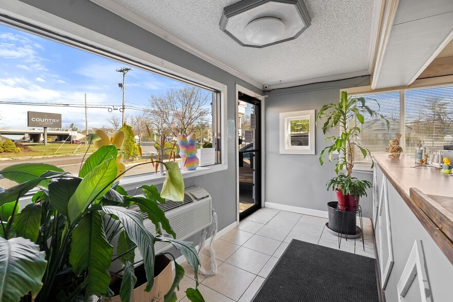 More Photos Of 200 E White Horse Pike, Galloway Hotel For Sale