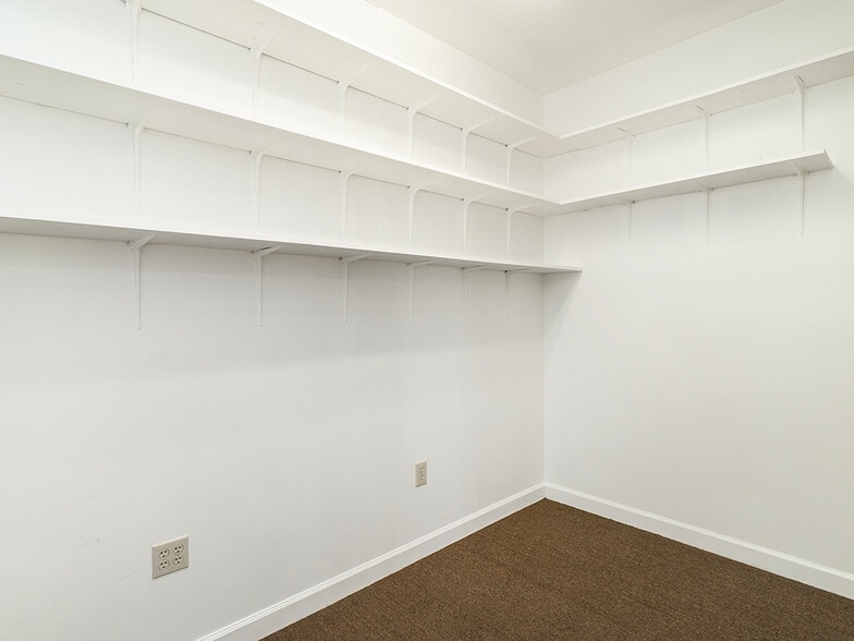 More Photos Of 3051-3057 S Church St, Burlington Office For Sale