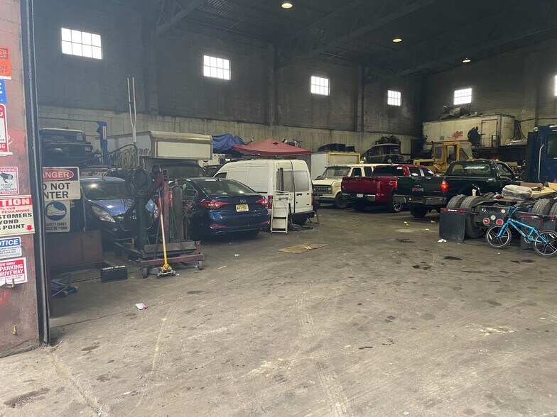 More Photos Of 9410 Merrick Blvd, Jamaica Warehouse For Lease
