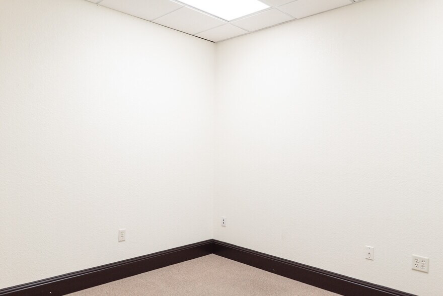 More Photos Of 131 E New York Ave, Deland Medical For Lease