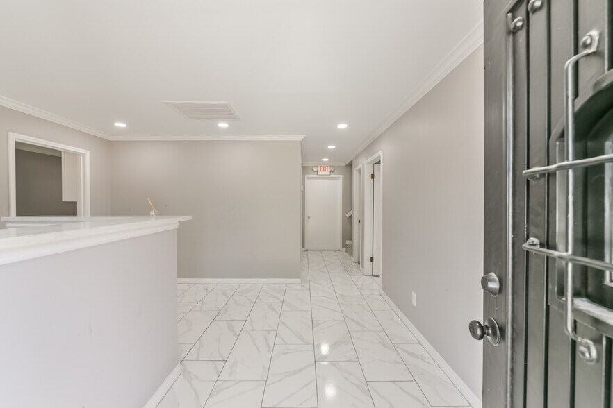 More Photos Of 1207 S Houston, Humble Warehouse For Sale