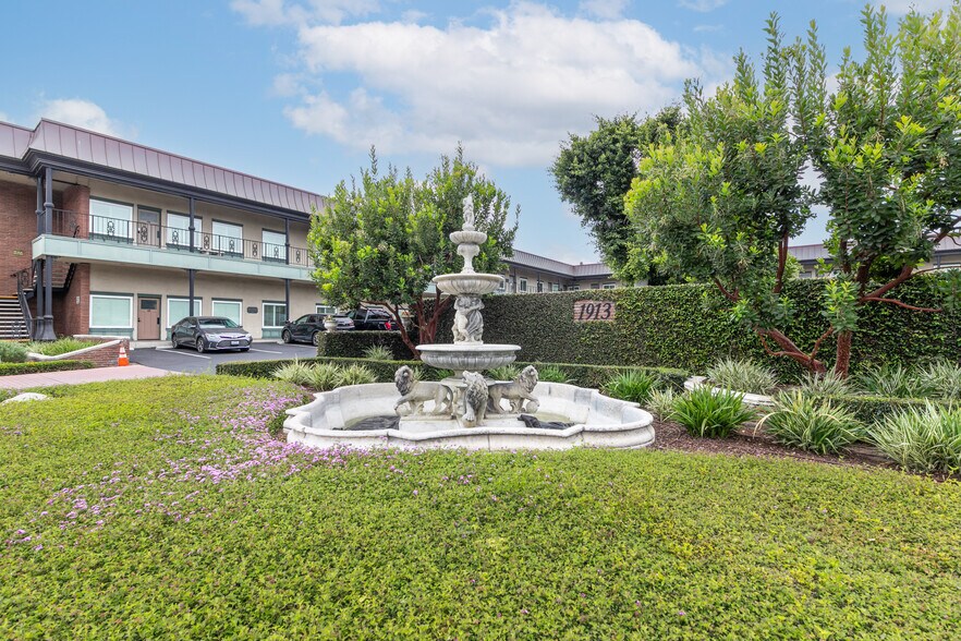 More Photos Of 1913 E 17th St, Santa Ana Office For Sale