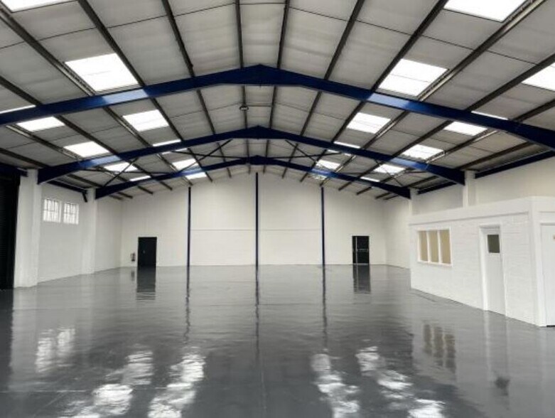 More Photos Of Hogg Ln, Grays Warehouse For Lease
