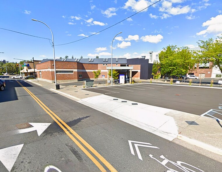 More Photos Of 301 E Main St, Pullman Bank For Lease