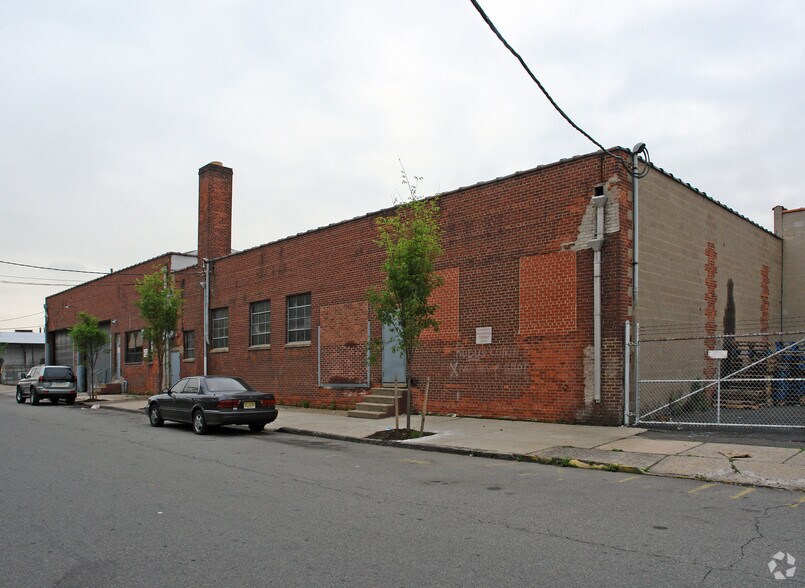 More Photos Of 16-26 Esther St, Newark Manufacturing For Lease