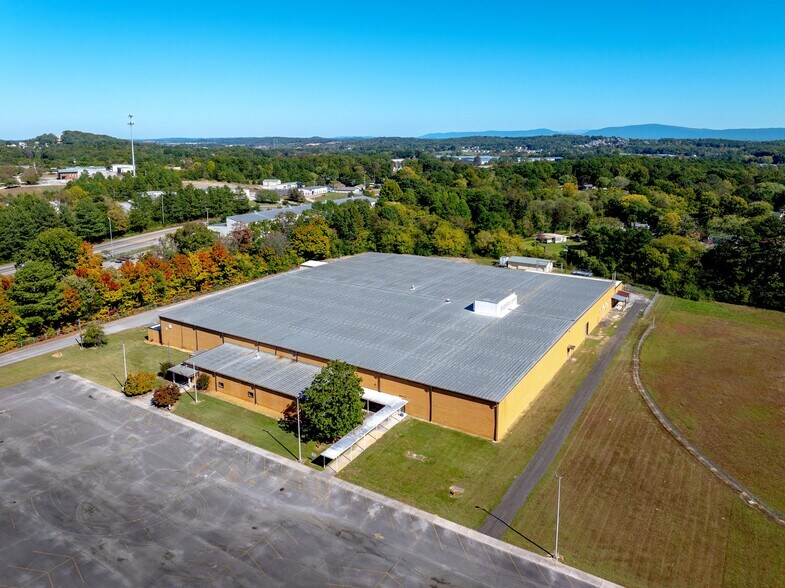 More Photos Of 2000 Overhead Bridge Rd NE, Cleveland Manufacturing For Lease