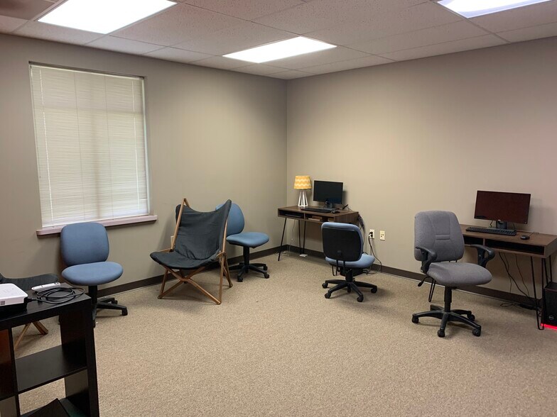 More Photos Of 1001 N Hickory Rd, South Bend Office For Lease
