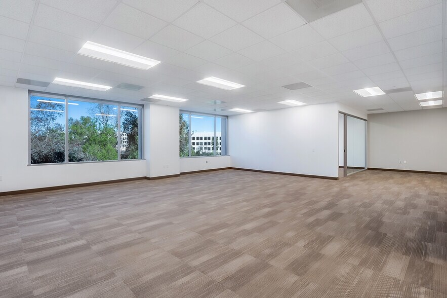 More Photos Of , Valencia Office For Sale