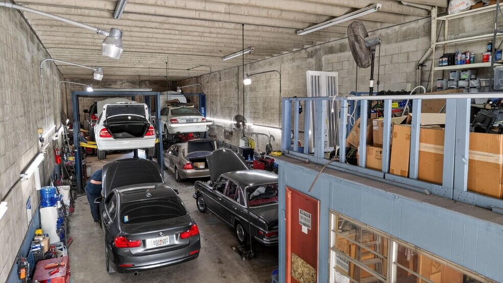 More Photos Of 3838 Shipping Ave, Miami Auto Repair For Sale