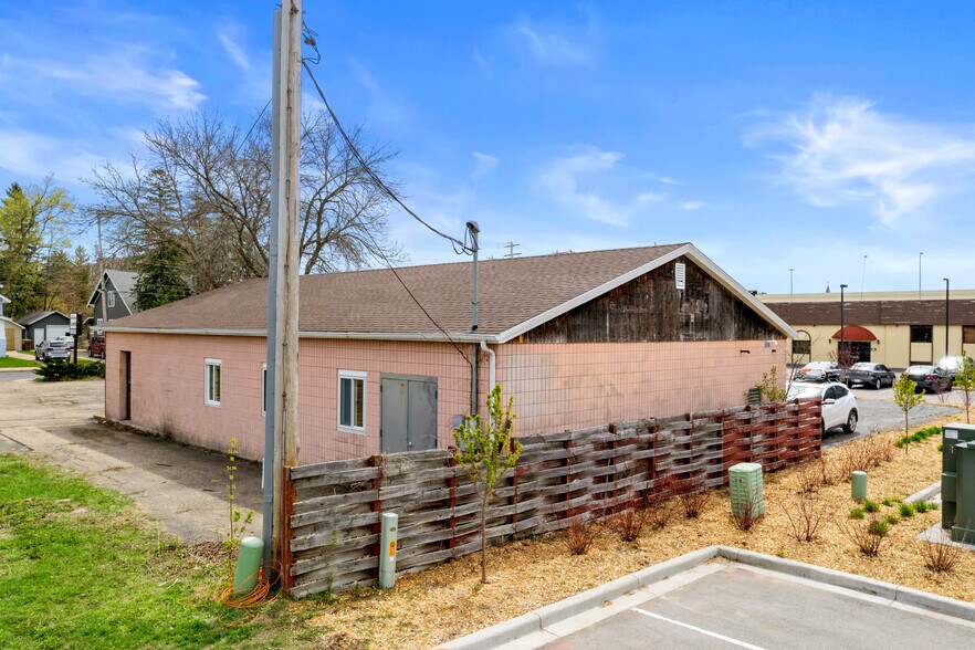 More Photos Of 1008 Union St, Stevens Point Flex For Sale