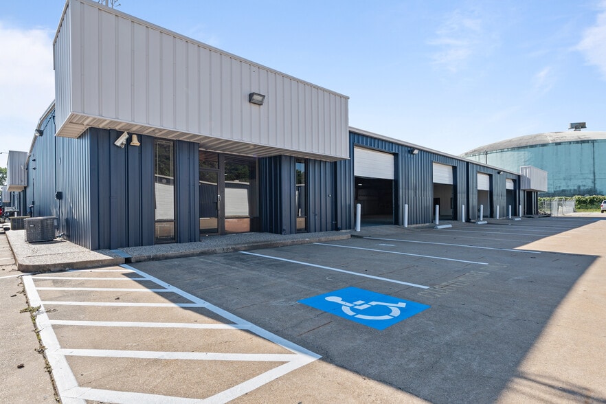More Photos Of 1500 Brittmoore Rd, Houston Warehouse For Lease