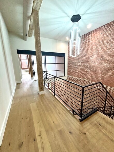More Photos Of 32-34 S Strawberry St, Philadelphia Loft Creative Space For Sale