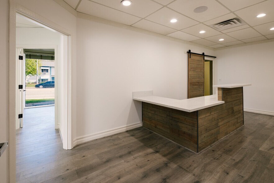 More Photos Of 2505 Canada Blvd, Glendale Office For Lease