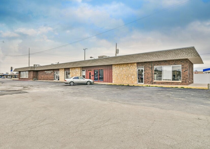 More Photos Of 2420 S Seneca St, Wichita Freestanding For Lease