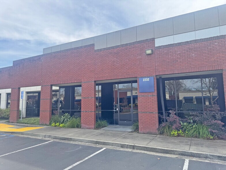 More Photos Of 2220-2240 Northpoint Pky, Santa Rosa Flex For Lease