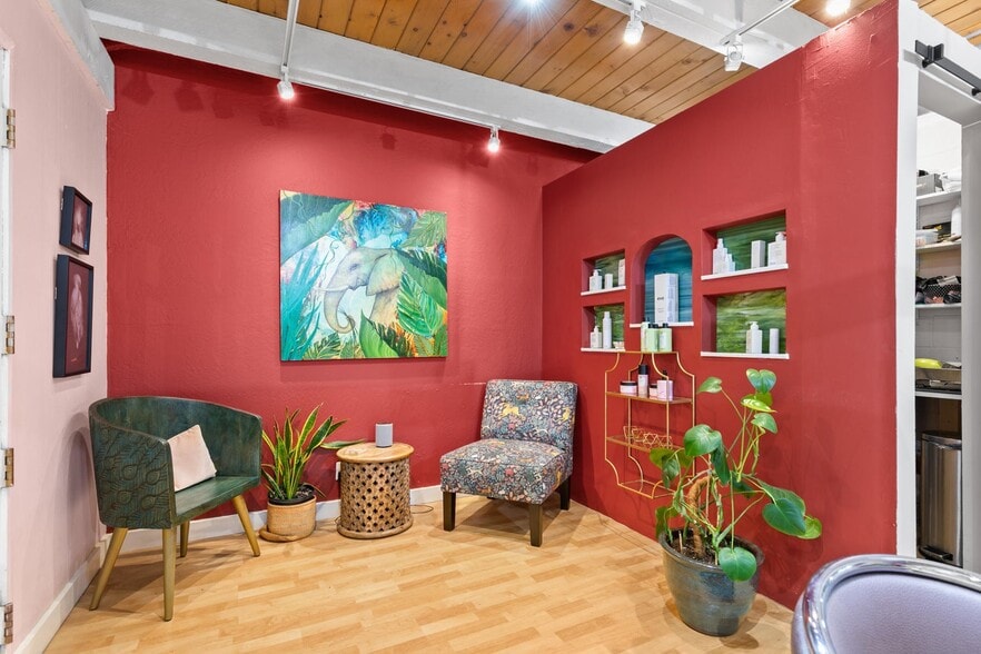 More Photos Of 116 Lithia Way, Ashland General Retail For Sale