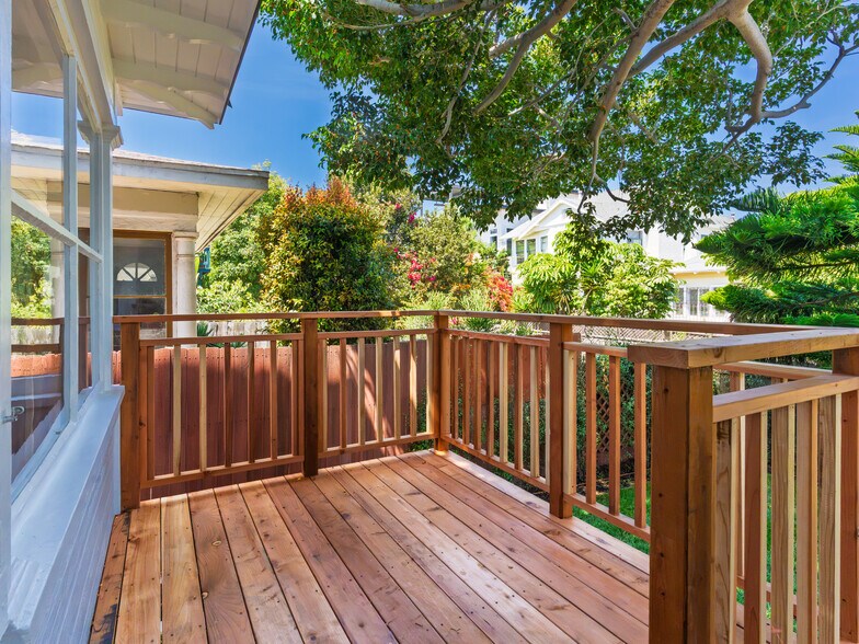 More Photos Of 58 Ozone Ave, Venice Specialty For Sale