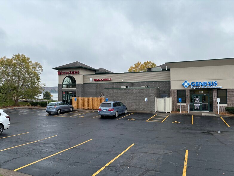 More Photos Of 1001-1007 Canal Shore Dr SW, Le Claire General Retail For Lease
