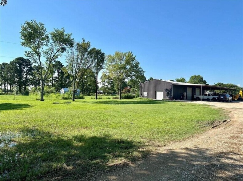 More Photos Of 1713 Meyer Rd, Beasley Light Distribution For Lease