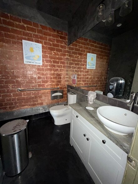 More Photos Of 7563-7565 Beverly Blvd, Los Angeles Restaurant For Lease