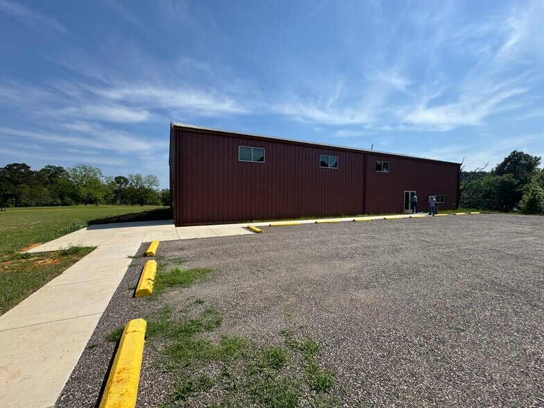 More Photos Of 2130 Country Club Rd, Palestine Golf Course Driving Range For Sale
